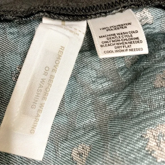 Ann Taylor LOFT Black, Blue, & Metallic Silver Floral Print Mini Skirt - Size 2 - Picture 9 of 9